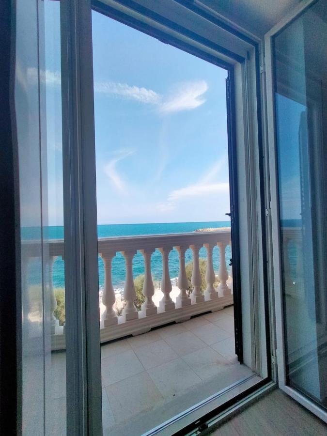 Vento Di Bolina Bed & Breakfast Giovinazzo Bagian luar foto